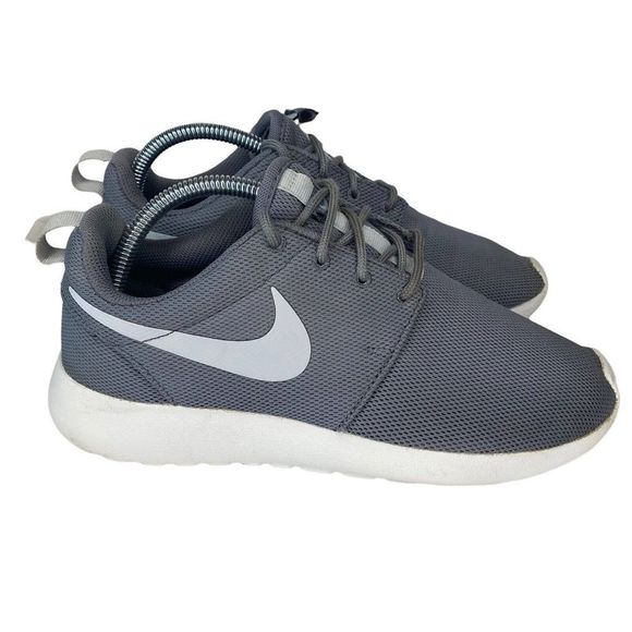 Nike Roshe One Women's 7 US Cool Grey Summit White Running Shoes 844994-003 - Picture 2 of 8
